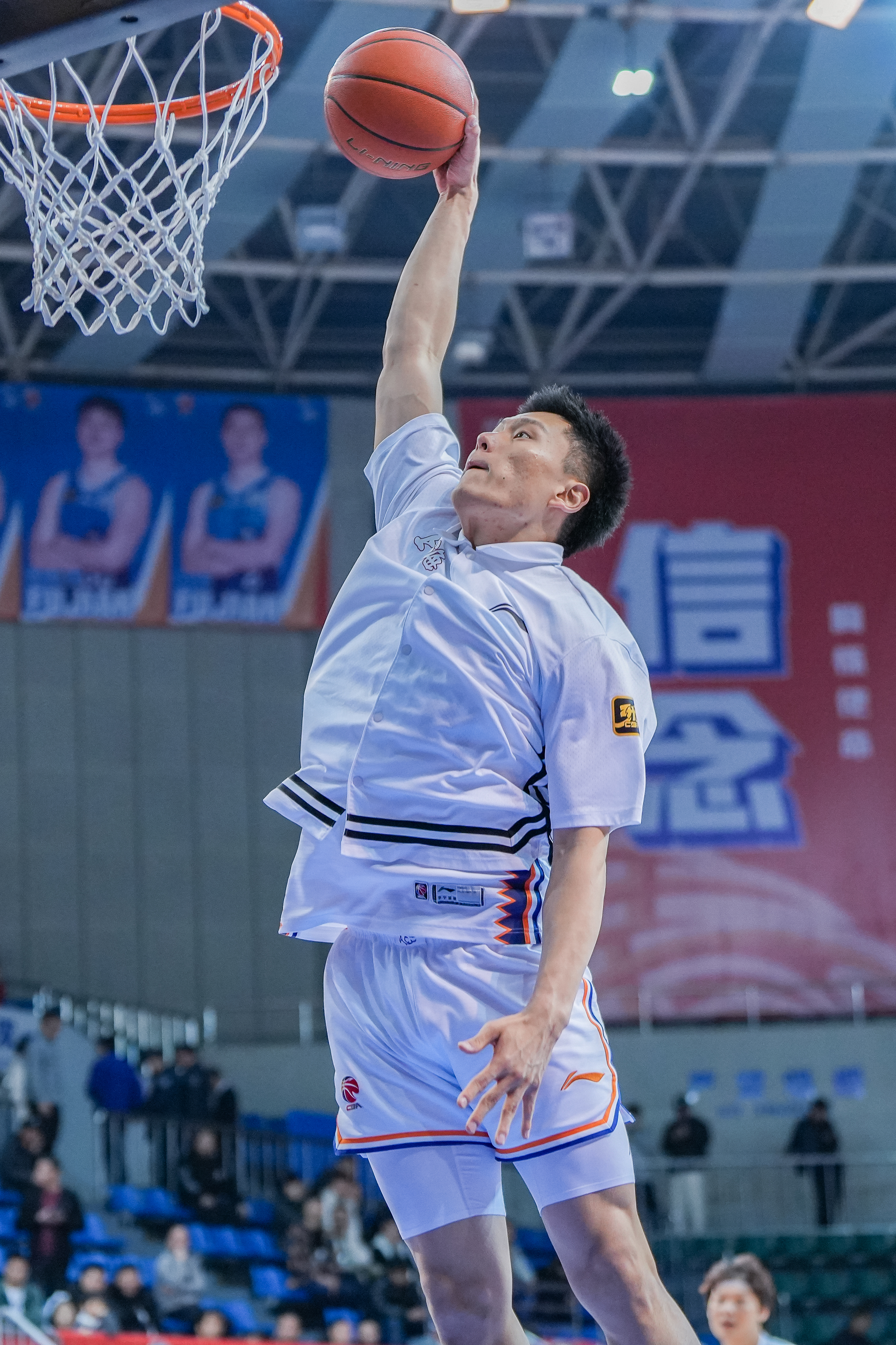  持續(xù)漲球！上海男籃“李花”組合—李弘權(quán)、李添榮