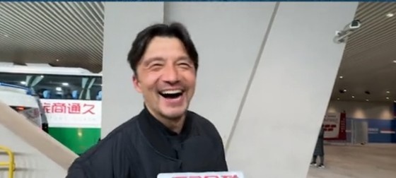  帶孩子和帶球隊(duì)哪個(gè)更累？謝暉笑言：都累，但帶孩子更累