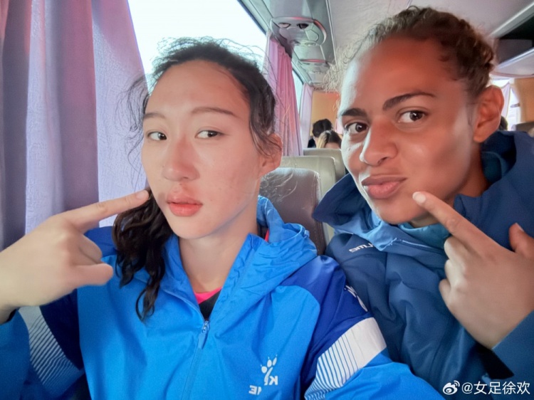  神勇！女足國門徐歡曬照，比賽中被球砸臉仍力保球門不失