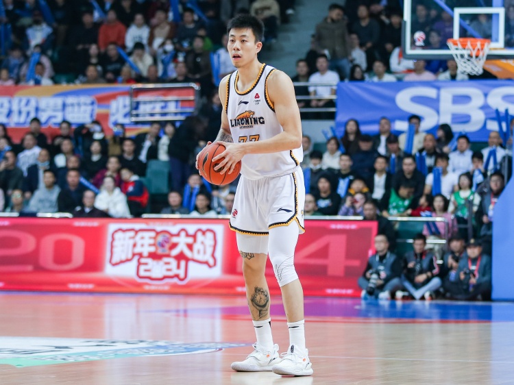  攻防俱佳！張鎮(zhèn)麟15中8拿到19分7板6助5斷2帽