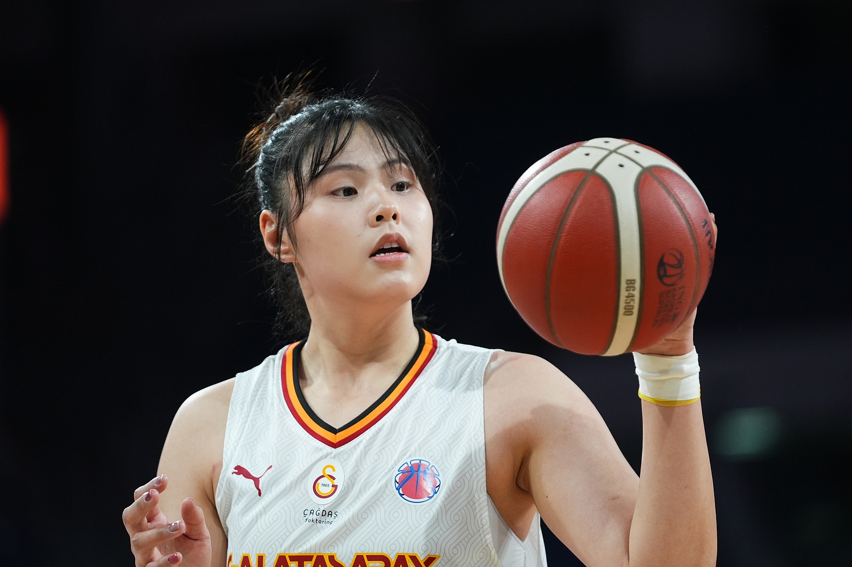  穩(wěn)定高效！李月汝9中6得到18分10板1助2斷1帽 罰球6中6