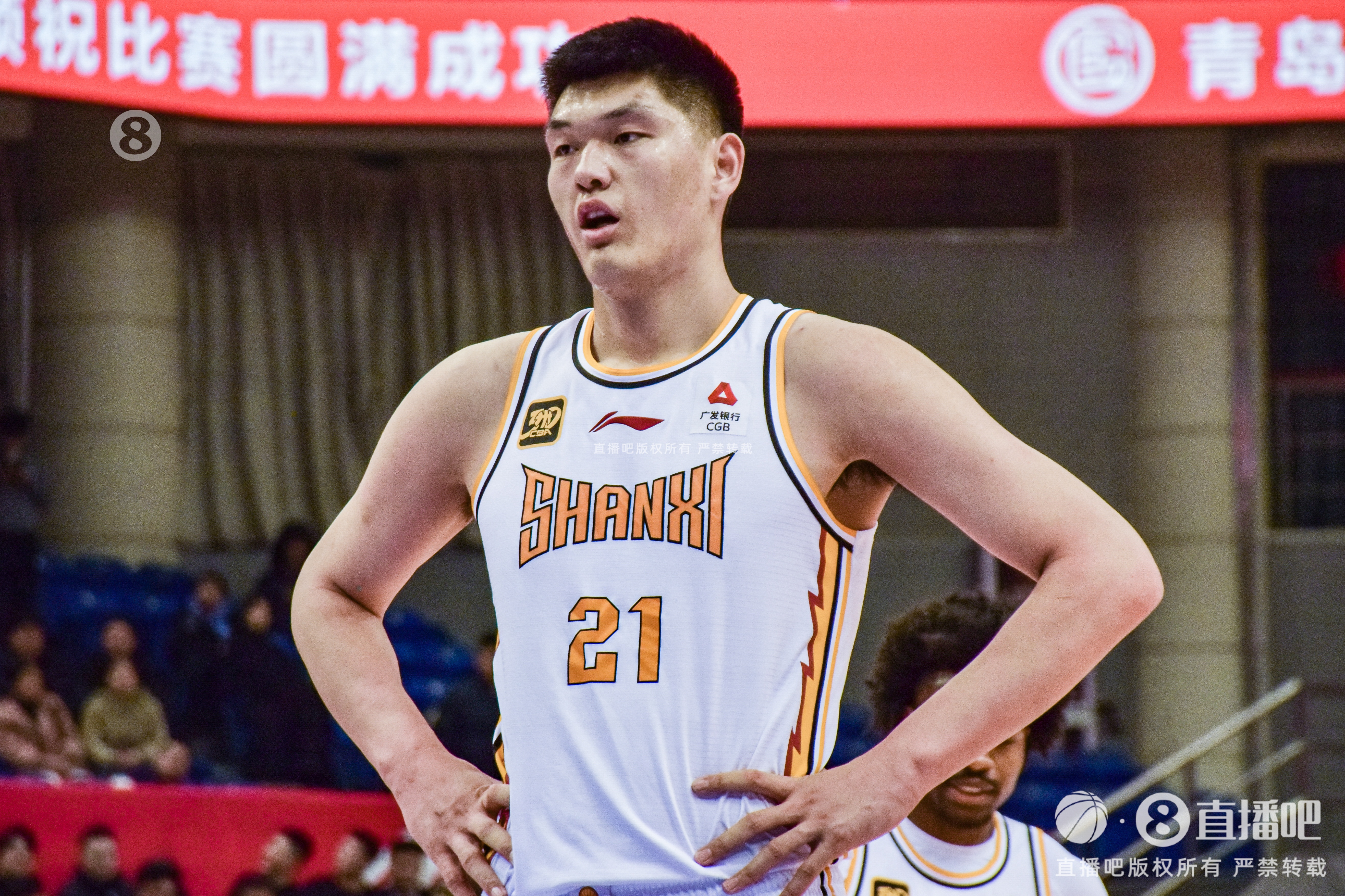 進(jìn)化了！劉傳興半場7中5&三分3中2 拿下12分3籃板助隊建立領(lǐng)先