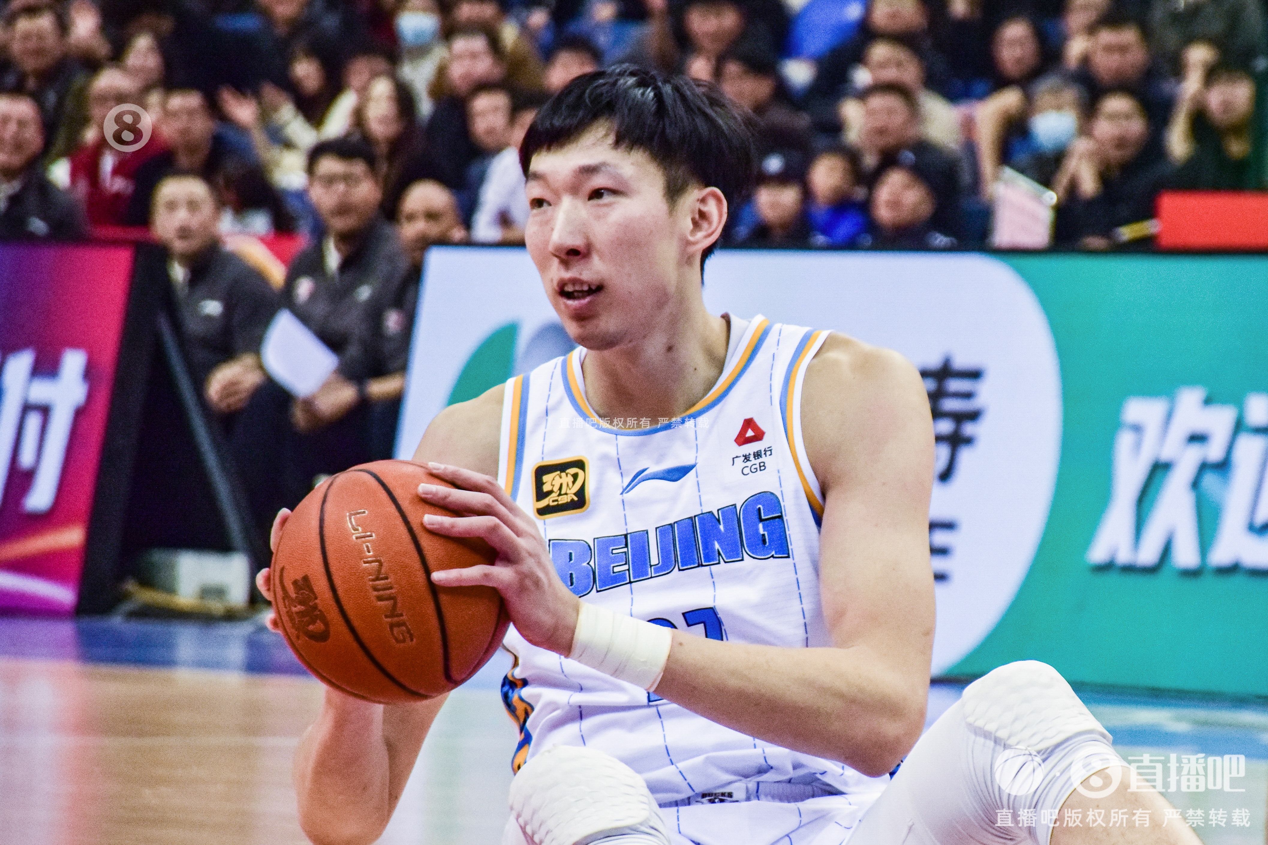  定海神針！周琦內(nèi)線攻防在線 半場6中5貢獻12分6籃板2蓋帽