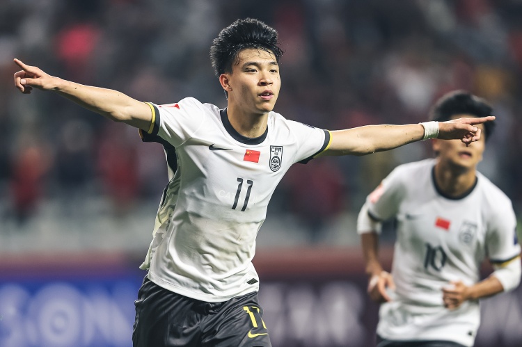  北青體育：18歲“跳級(jí)生”王鈺棟有望進(jìn)入國足客戰(zhàn)沙特名單！